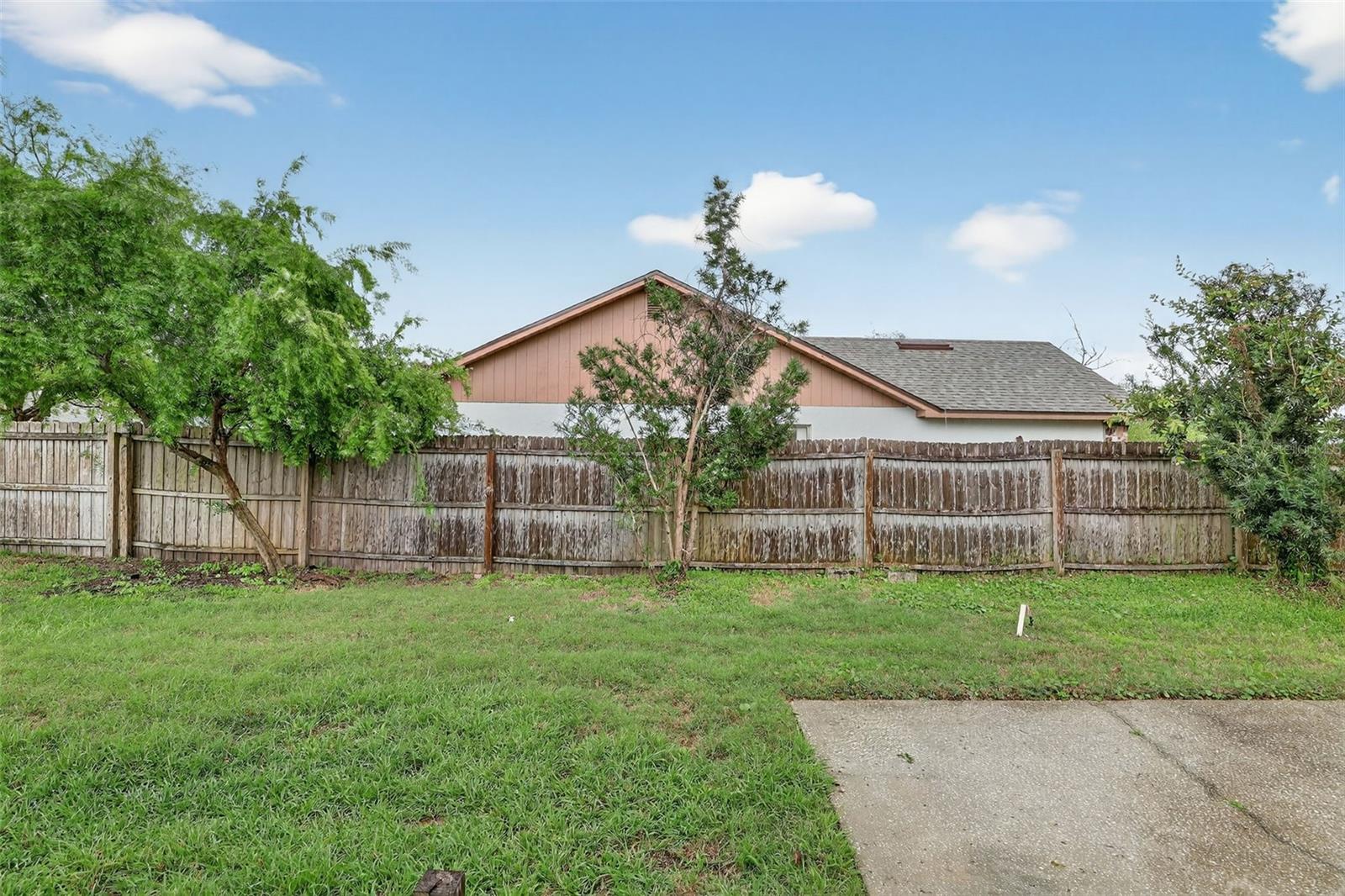 Image 29 of 39 For 9823 Balmoral Circle