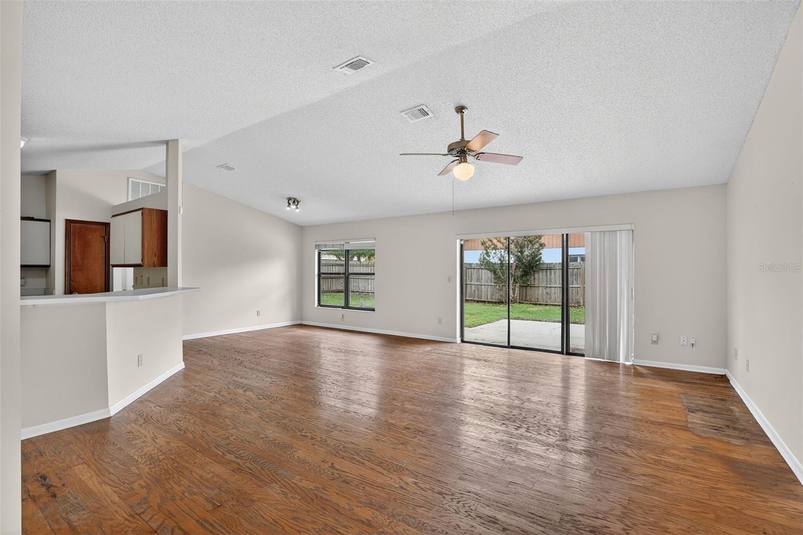 Image 6 of 39 For 9823 Balmoral Circle