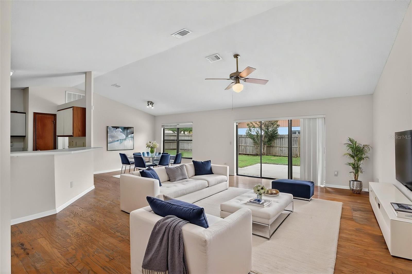 Image 7 of 39 For 9823 Balmoral Circle