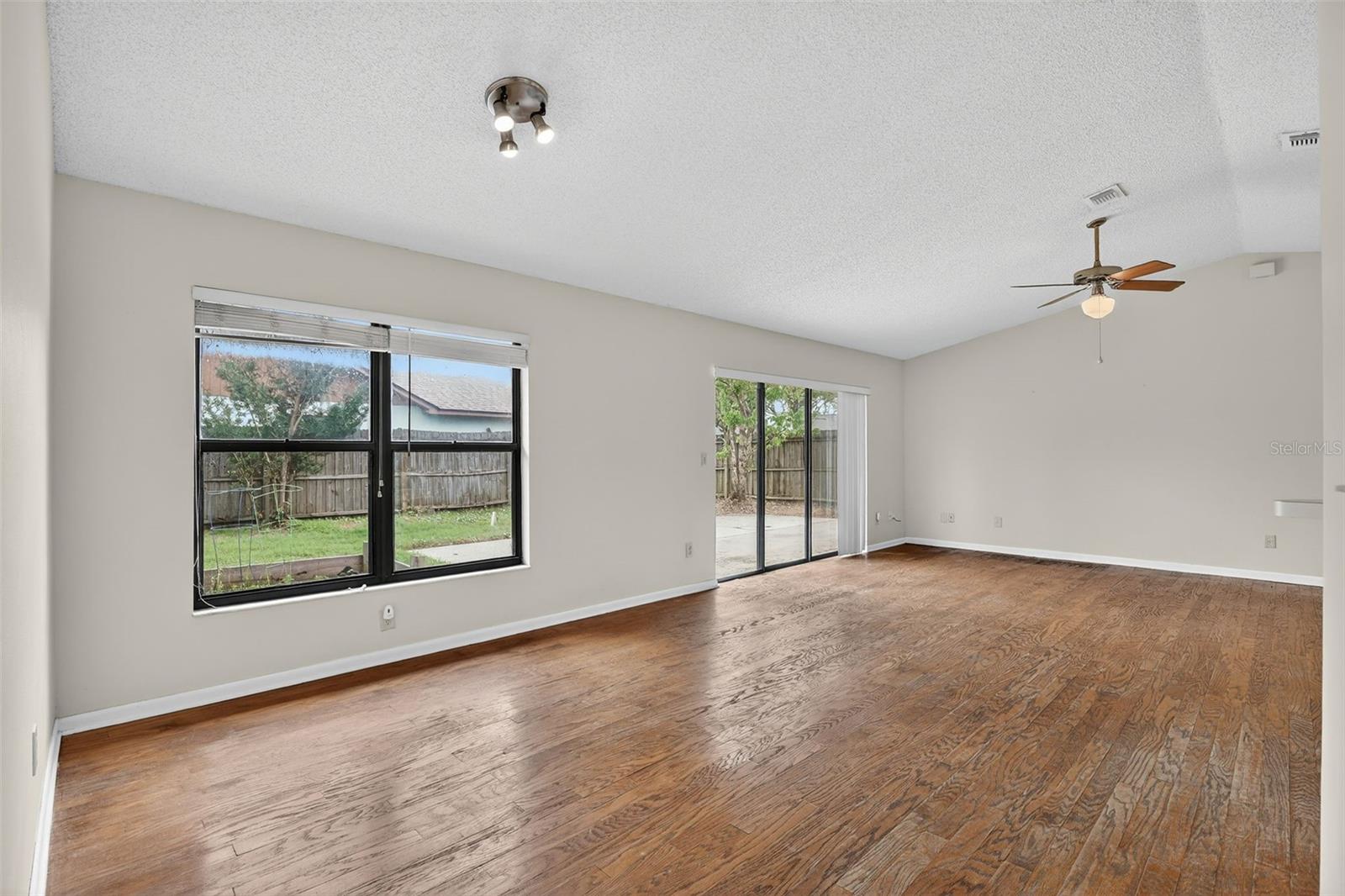 Image 9 of 39 For 9823 Balmoral Circle