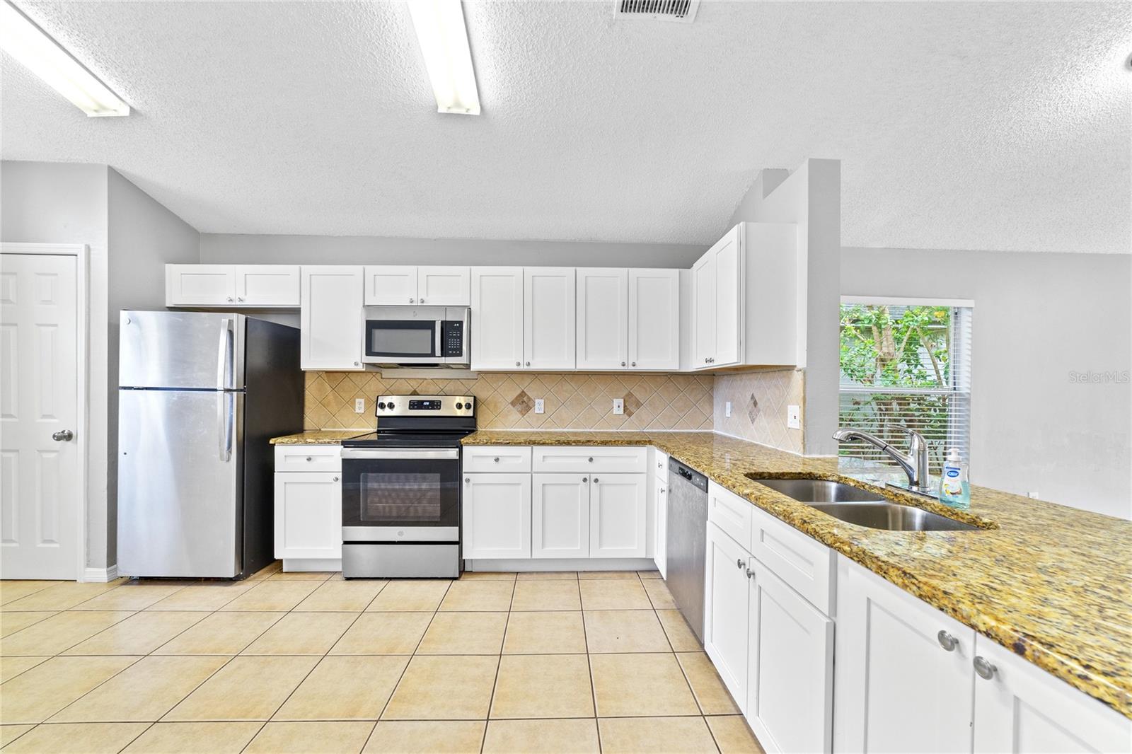 Listing photo id 1 for 4208 Boca Woods Drive