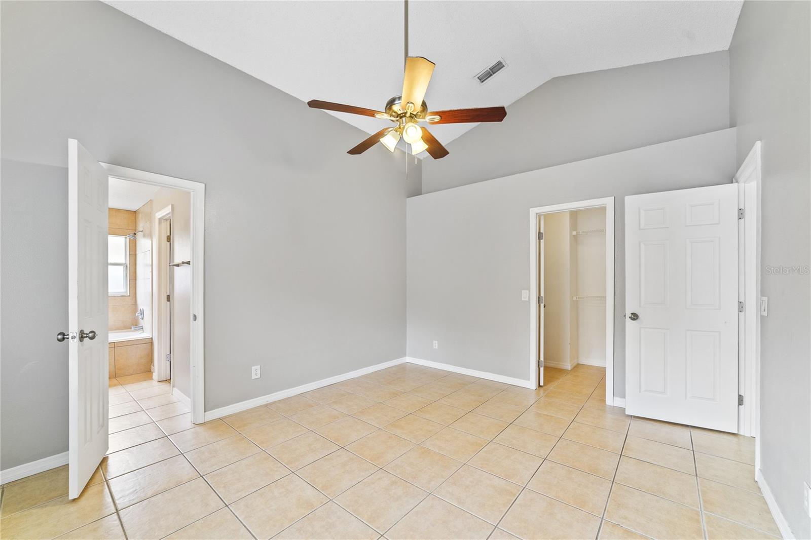 Listing photo id 5 for 4208 Boca Woods Drive
