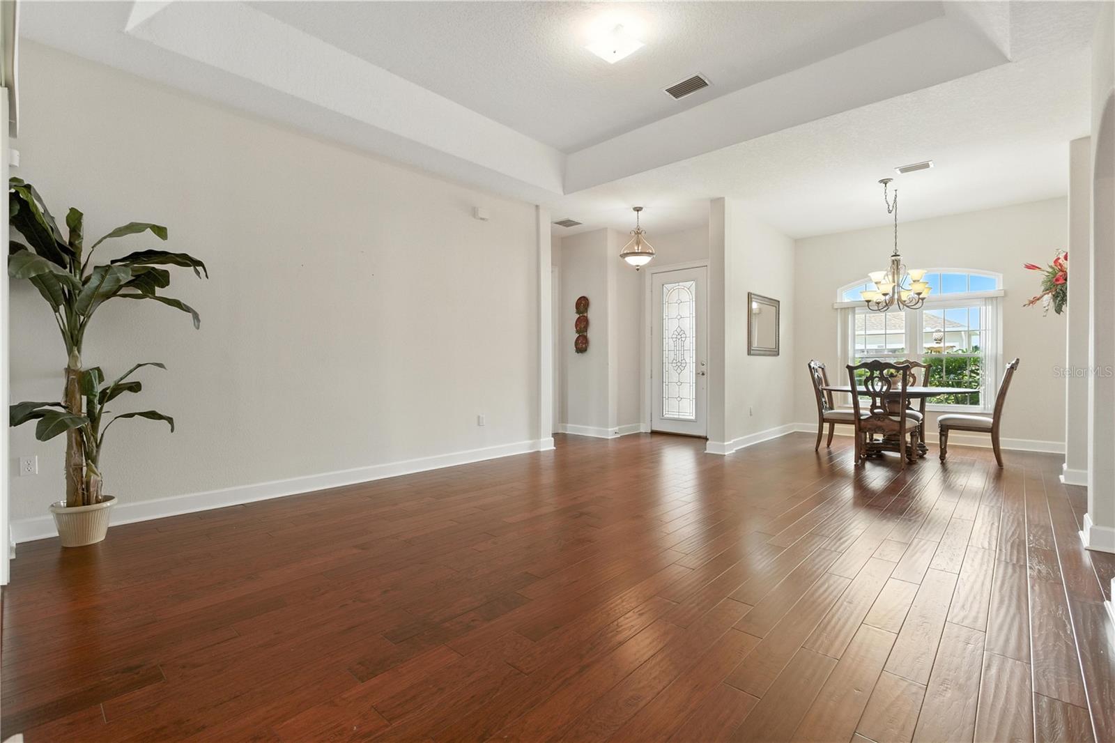 Listing photo id 3 for 457 Golf Vista Circle