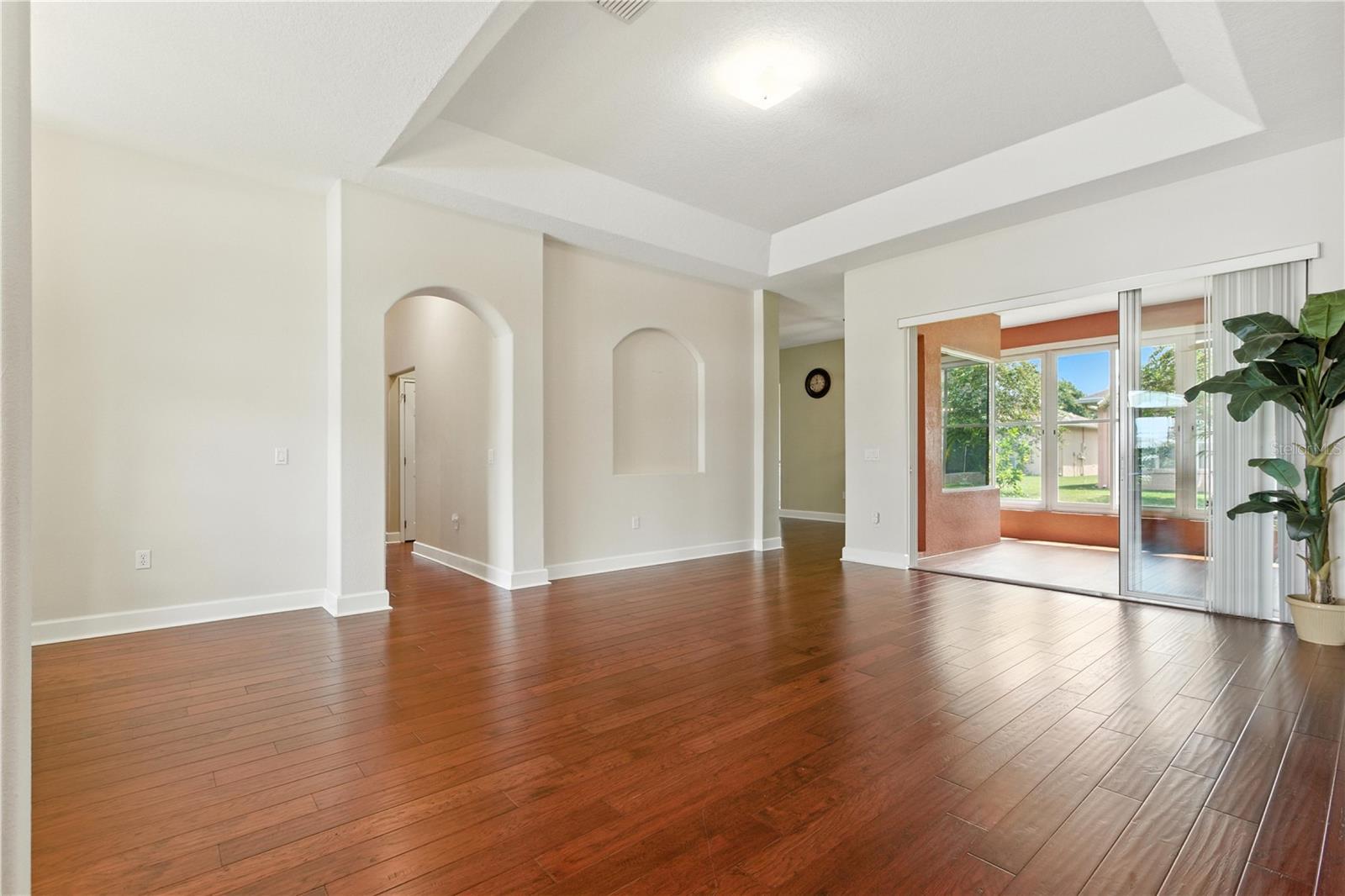 Listing photo id 5 for 457 Golf Vista Circle