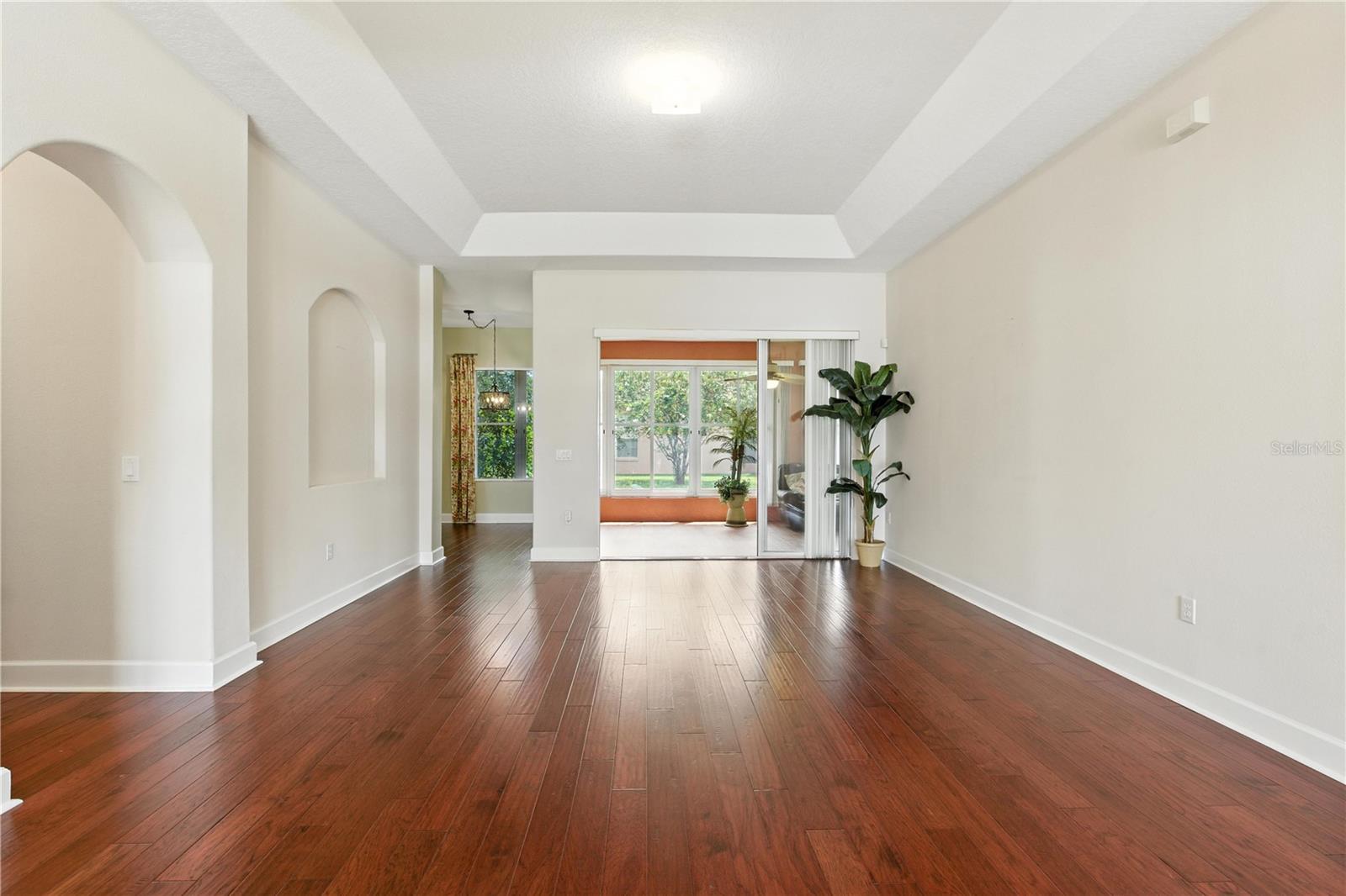 Listing photo id 6 for 457 Golf Vista Circle