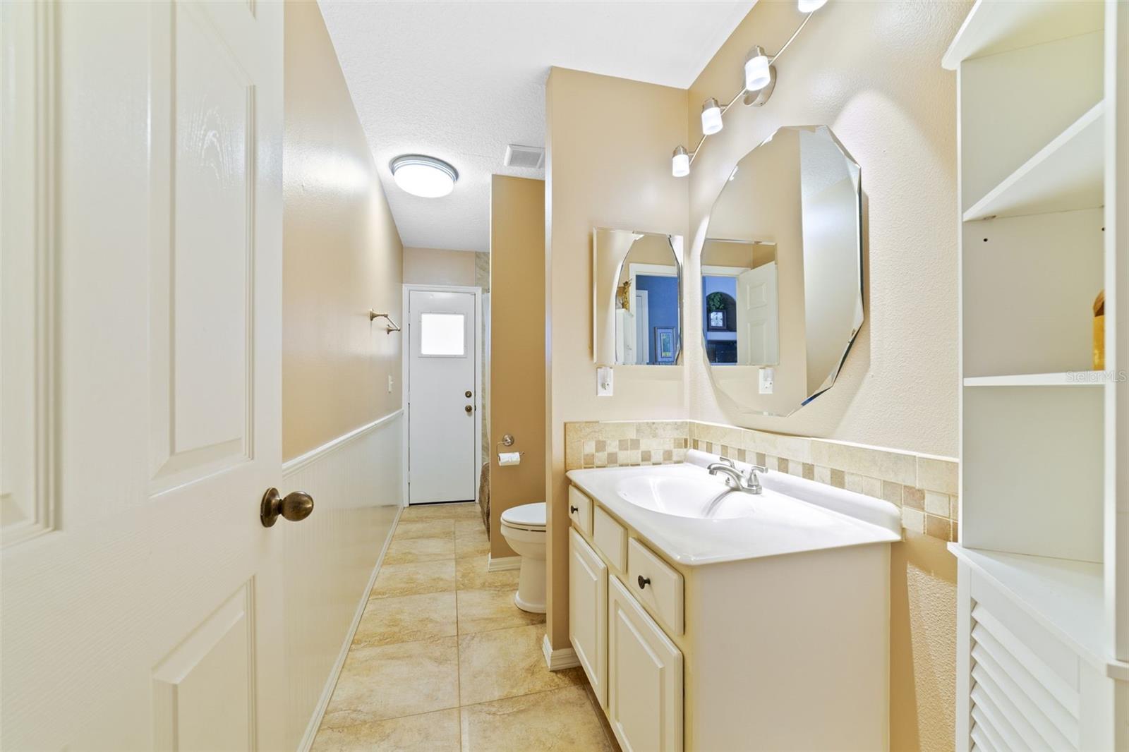 Image 18 of 26 For 124 Country Lakes Circle