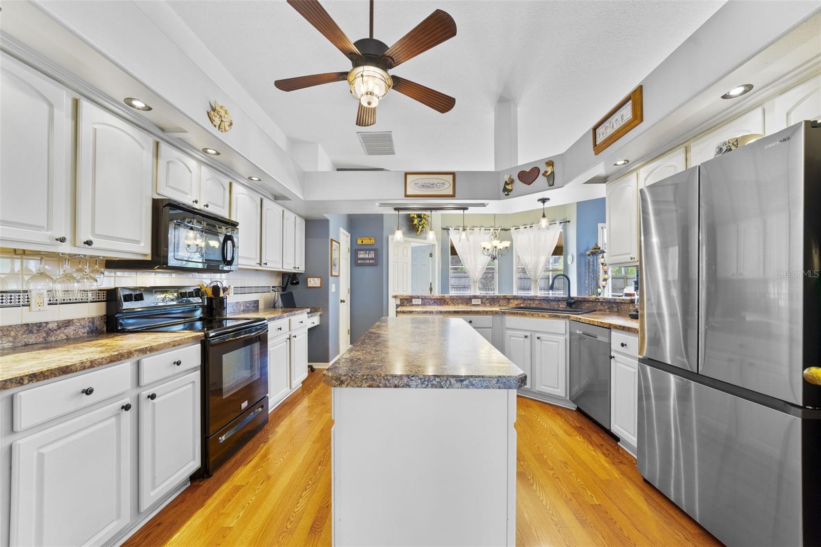 Image 8 of 26 For 124 Country Lakes Circle