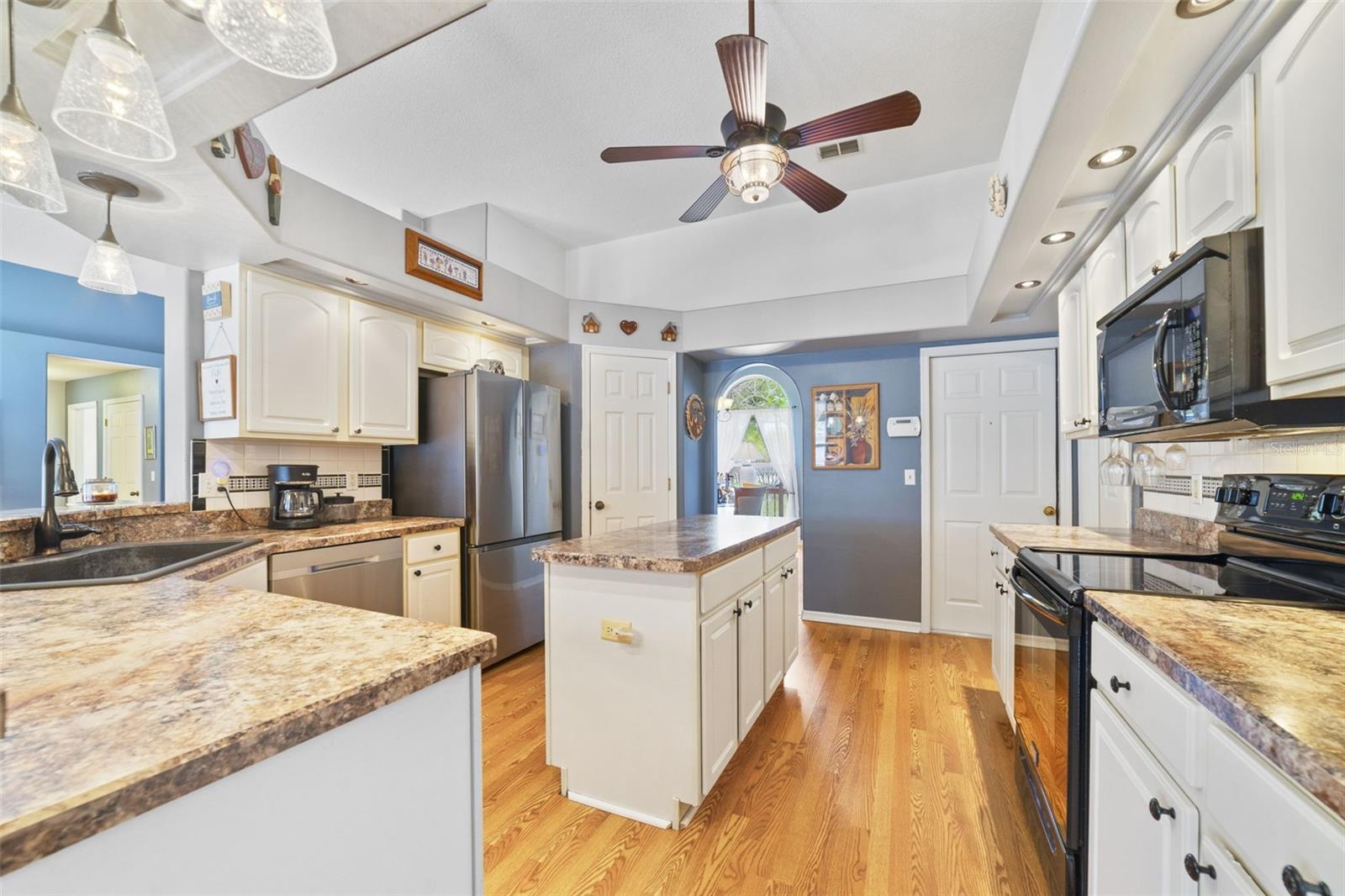 Image 9 of 26 For 124 Country Lakes Circle