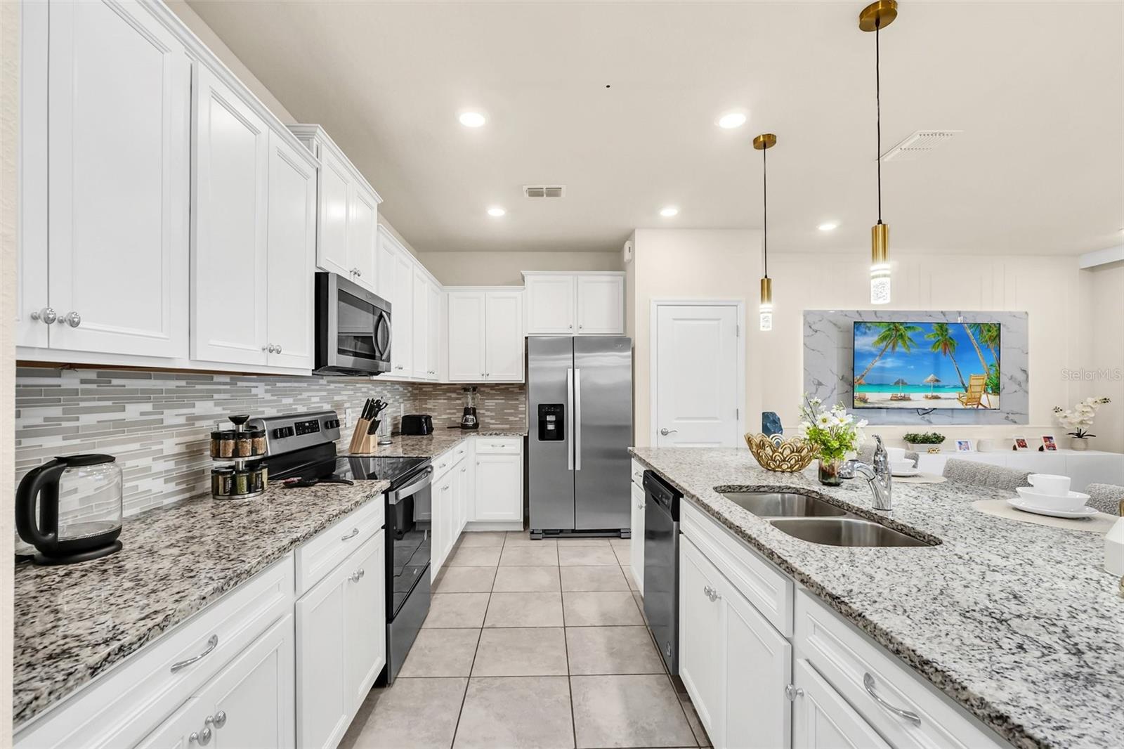 Image 6 of 48 For 830 Paradise Drive