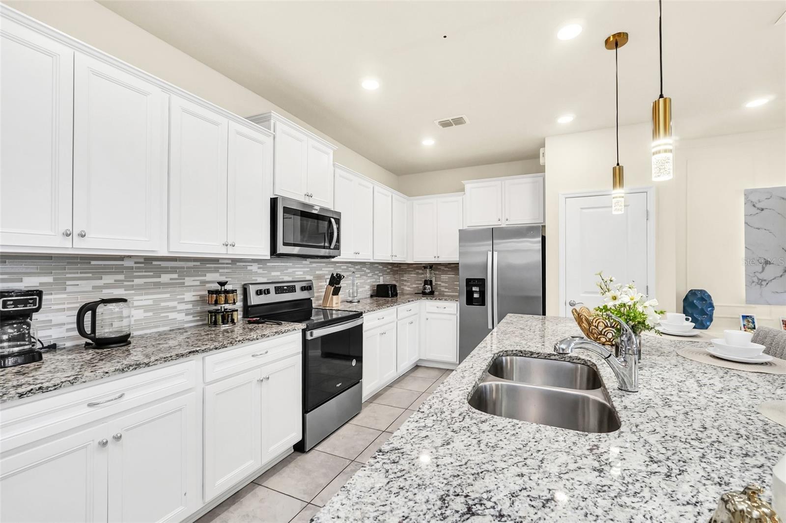 Image 7 of 48 For 830 Paradise Drive