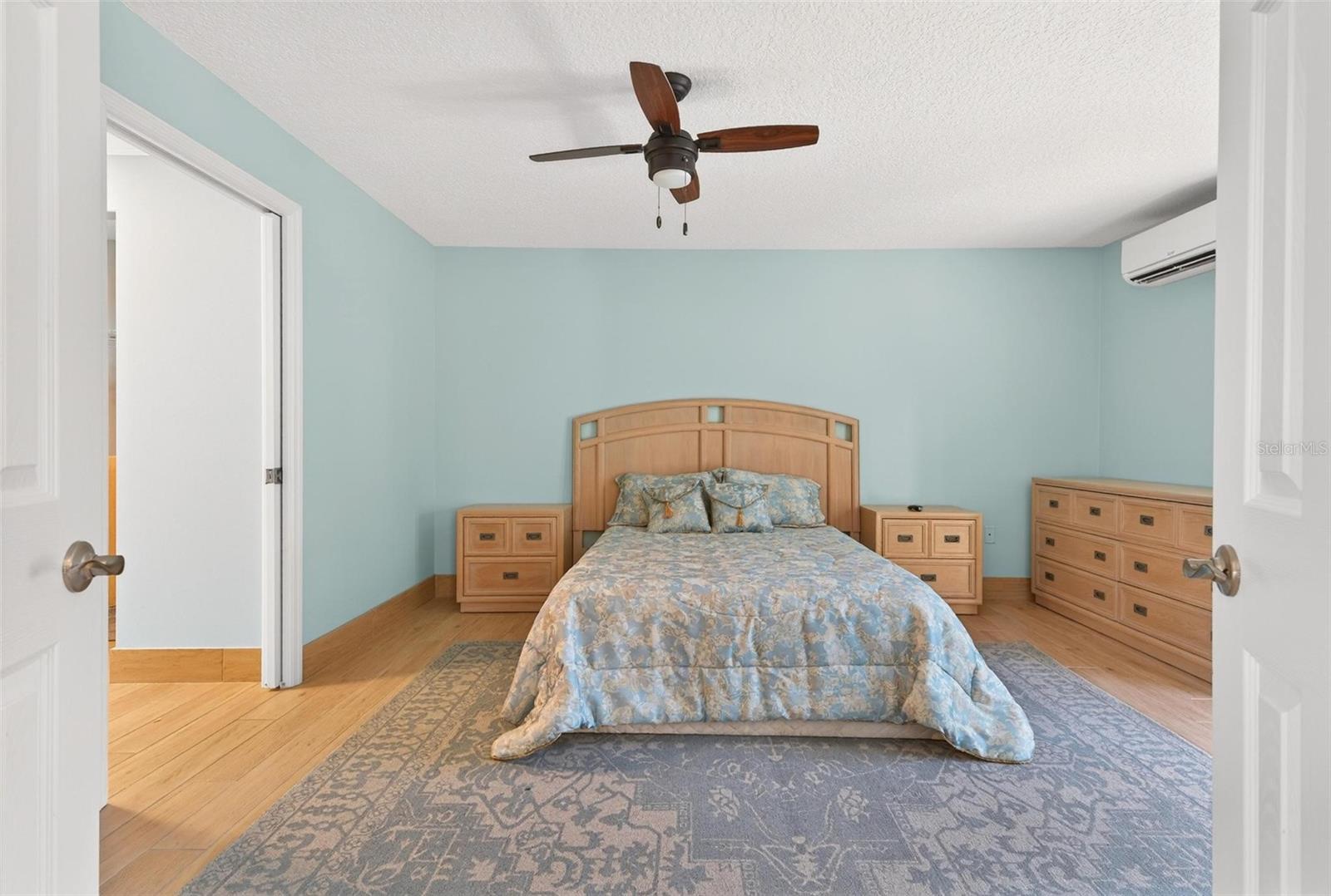 Image 33 of 100 For 10220 Bumblebee Lane