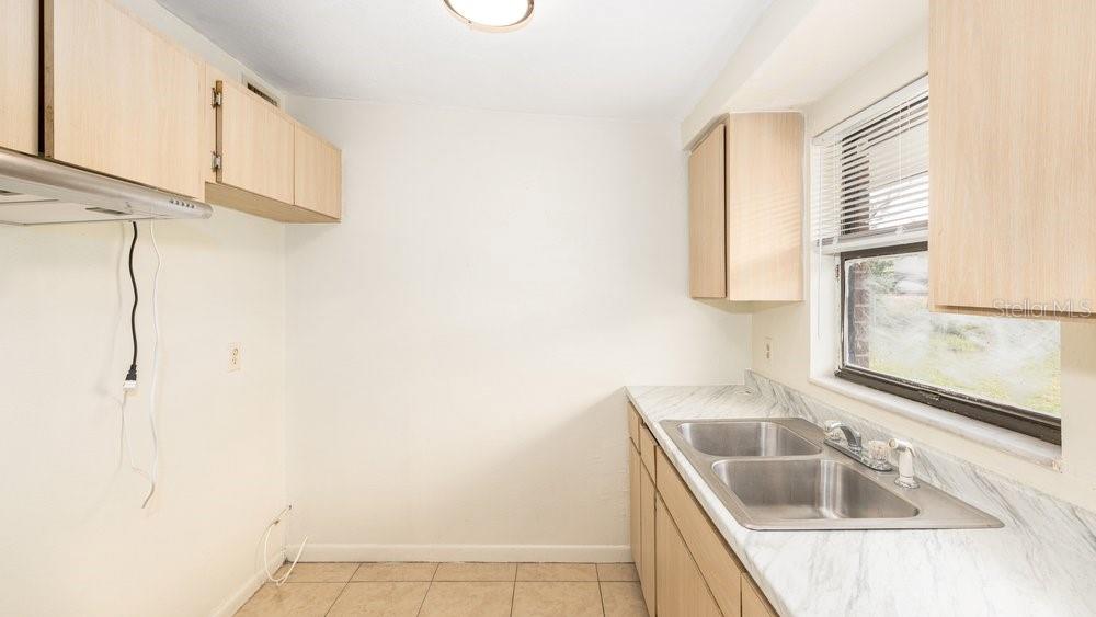 Image 13 of 22 For 1040 Maxey Drive