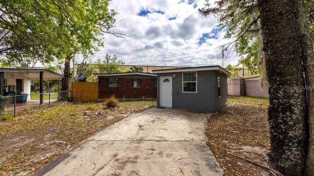 Image 4 of 22 For 1040 Maxey Drive