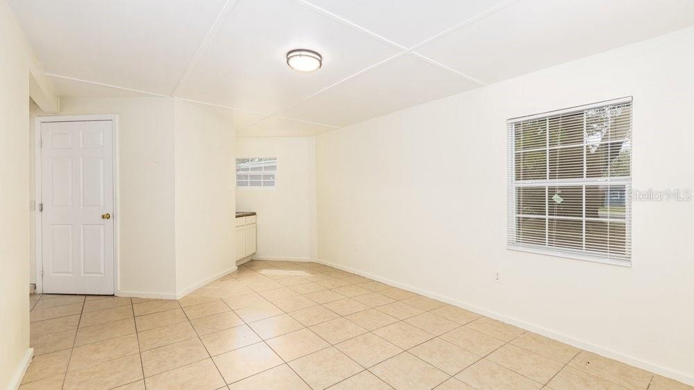 Image 5 of 22 For 1040 Maxey Drive