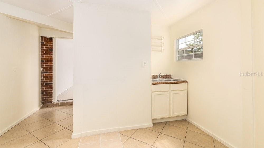 Image 8 of 22 For 1040 Maxey Drive