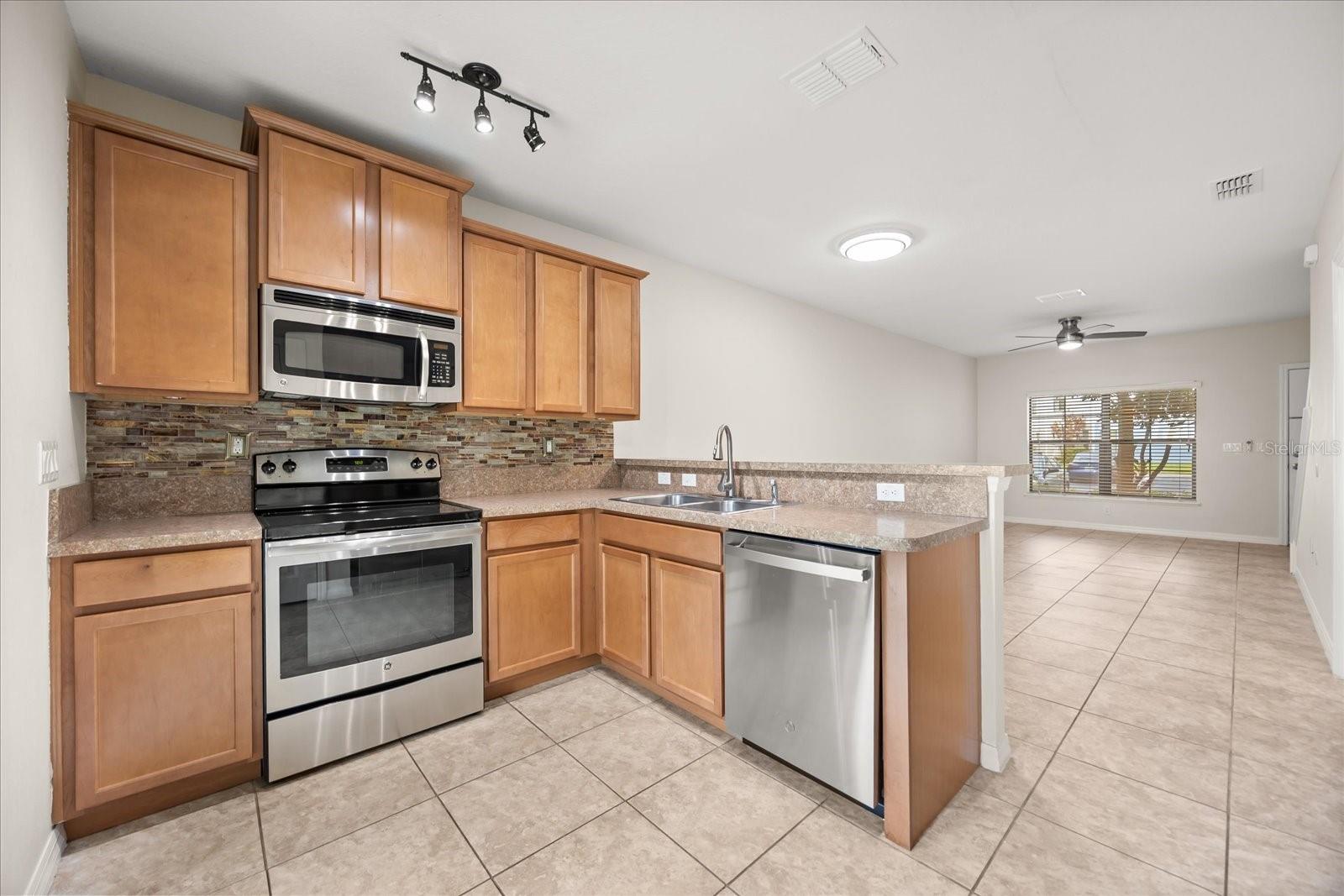 Image 7 of 28 For 1121 Trillium Park Lane