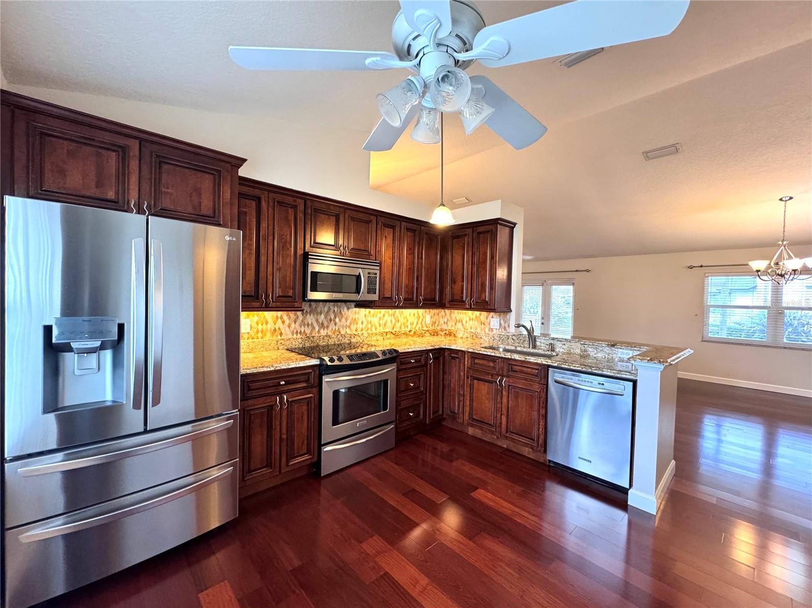 Image 10 of 27 For 4818 Breezy Palms Court