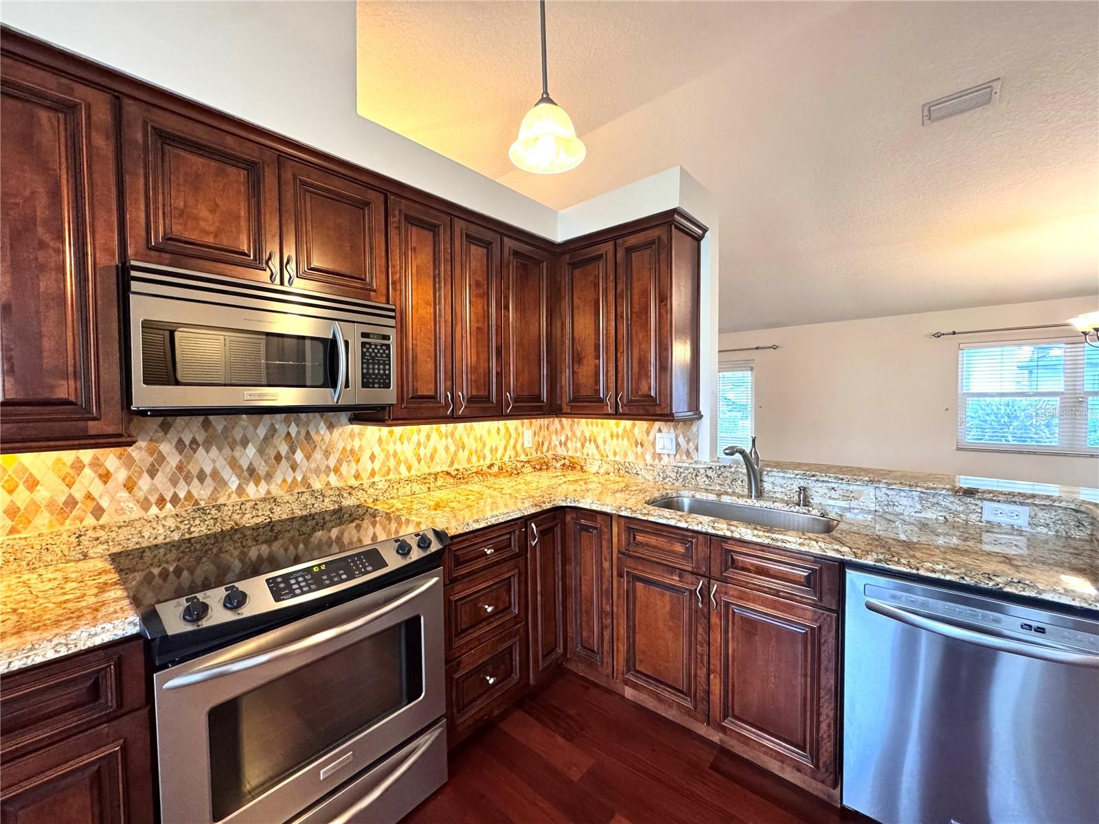 Image 11 of 27 For 4818 Breezy Palms Court