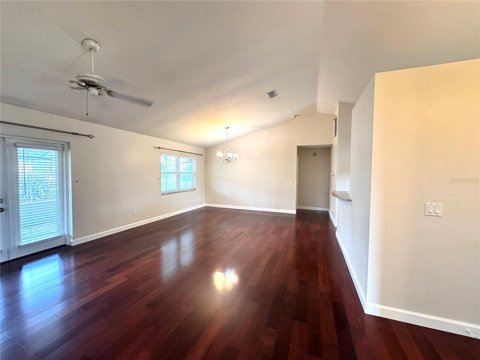 Image 4 of 27 For 4818 Breezy Palms Court