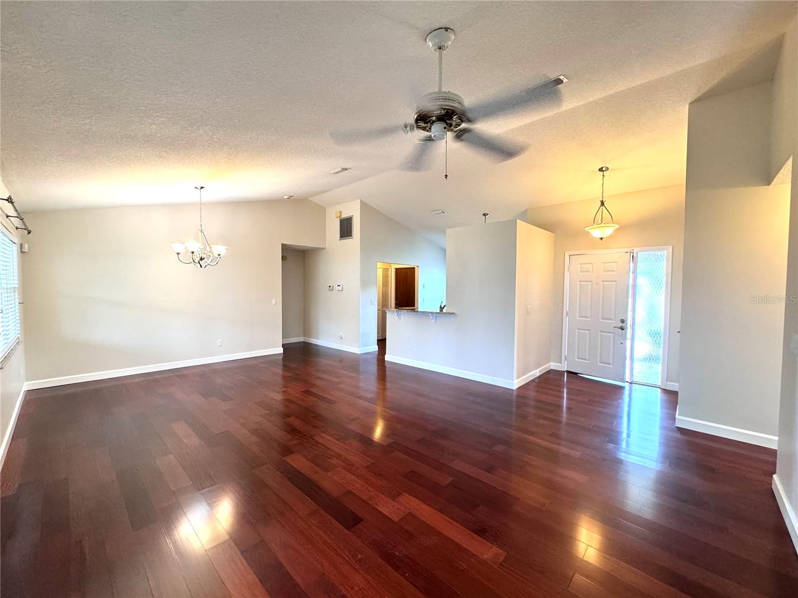 Image 5 of 27 For 4818 Breezy Palms Court