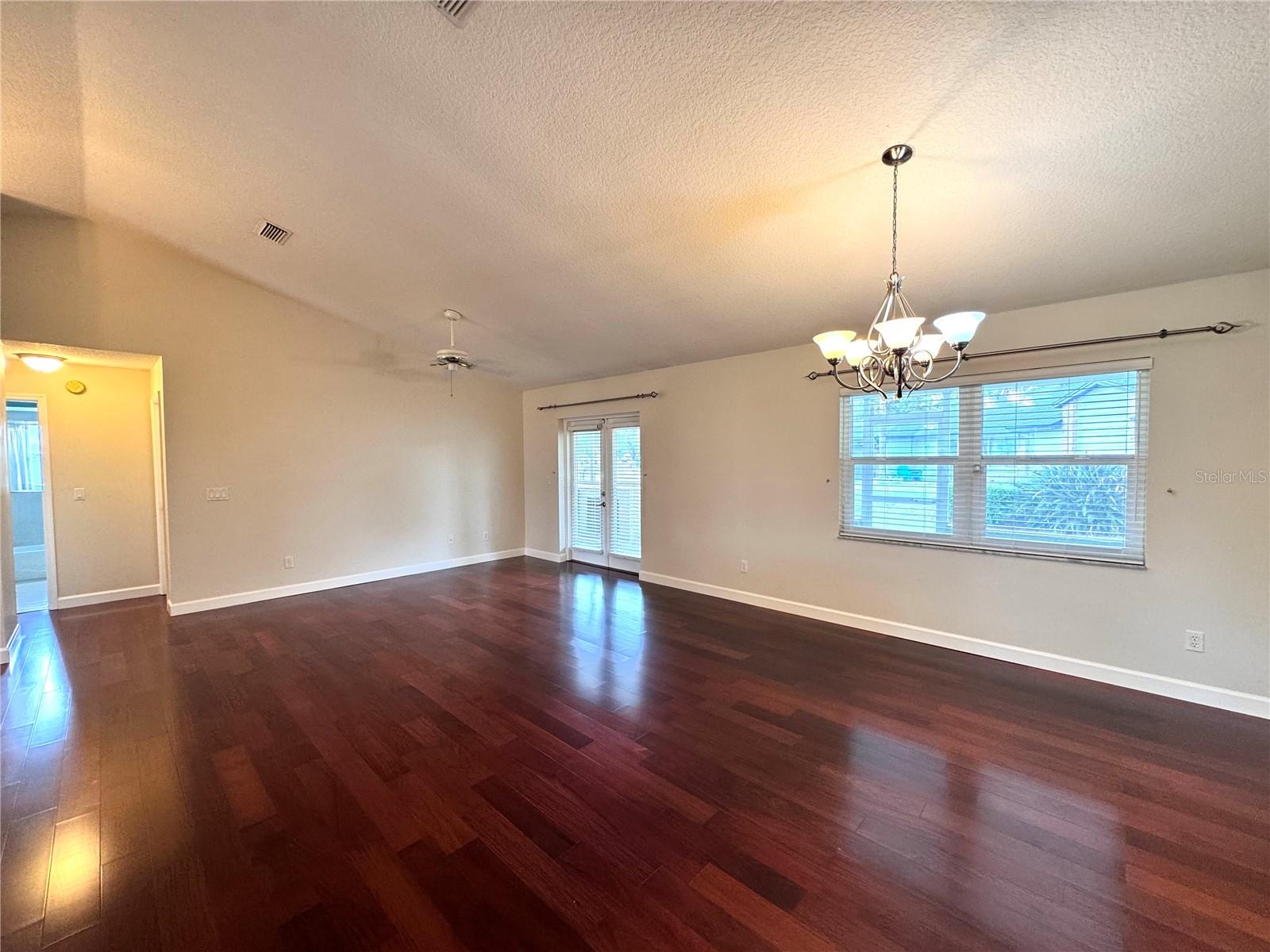 Image 7 of 27 For 4818 Breezy Palms Court