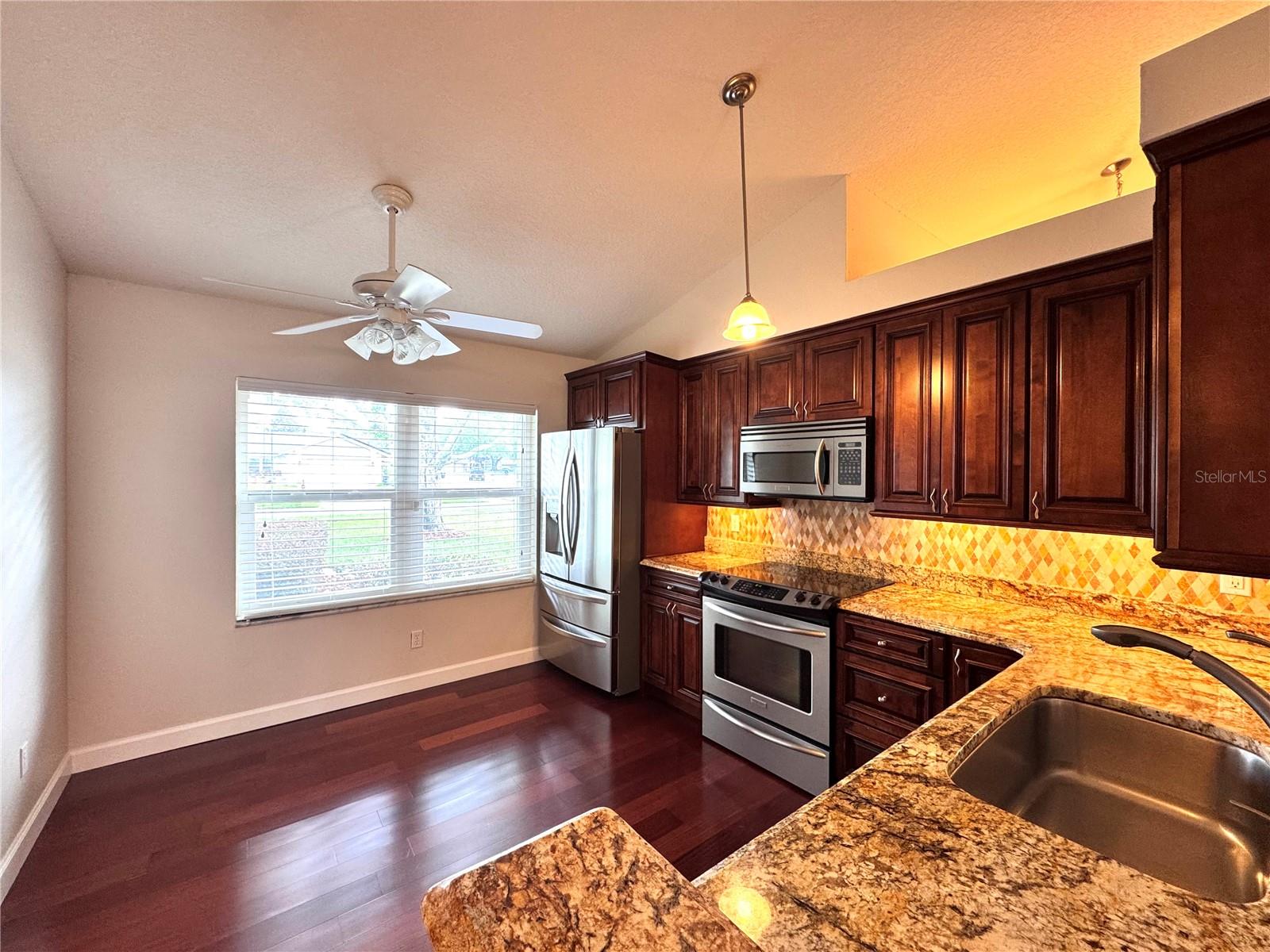 Image 8 of 27 For 4818 Breezy Palms Court