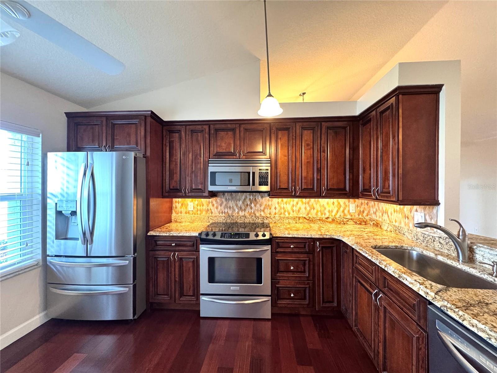 Image 9 of 27 For 4818 Breezy Palms Court