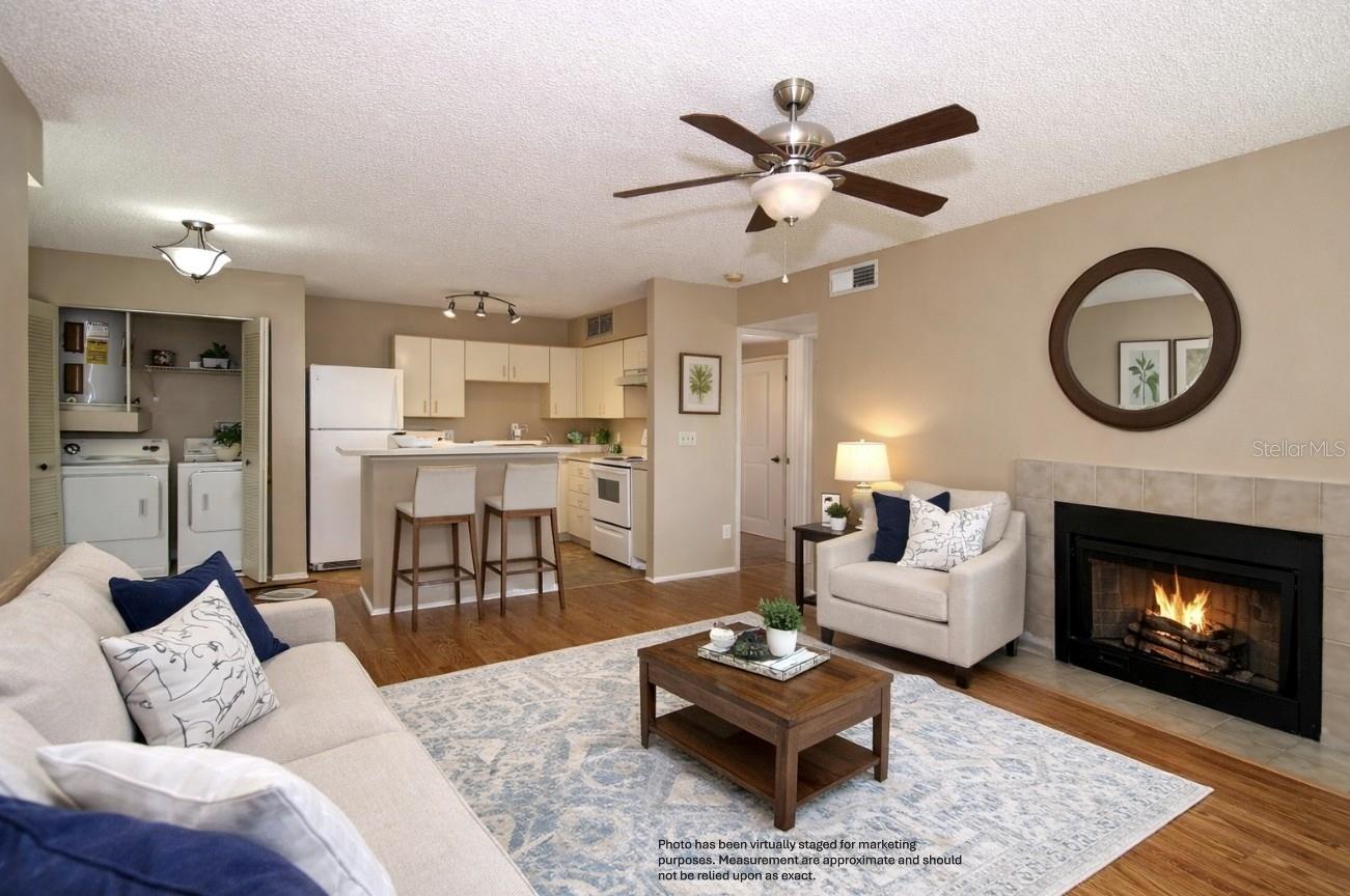 Image 2 of 14 For 355 Lakepointe Drive 204