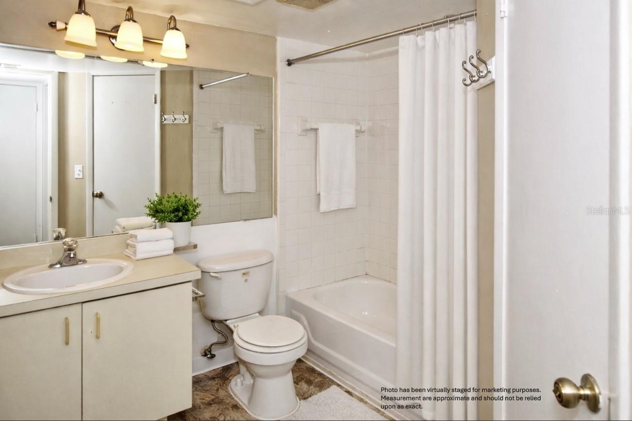 Image 6 of 14 For 355 Lakepointe Drive 204