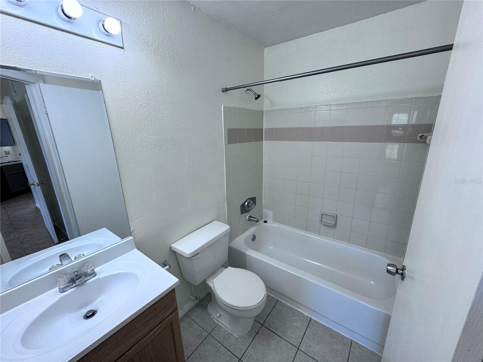 Image 9 of 18 For 1932 Lake Atriums Circle 85