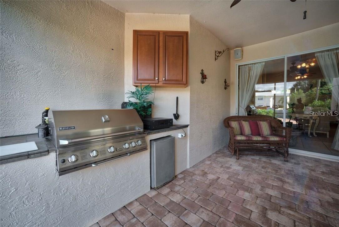 Image 21 of 31 For 6614 64th Terrace E