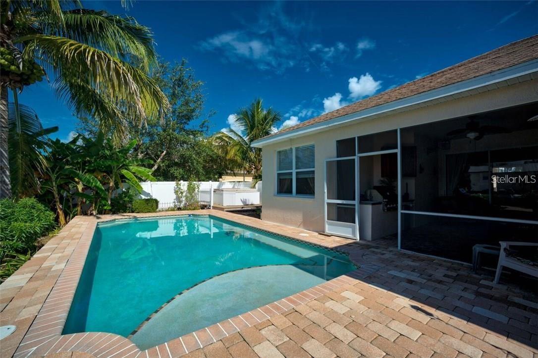 Image 22 of 31 For 6614 64th Terrace E