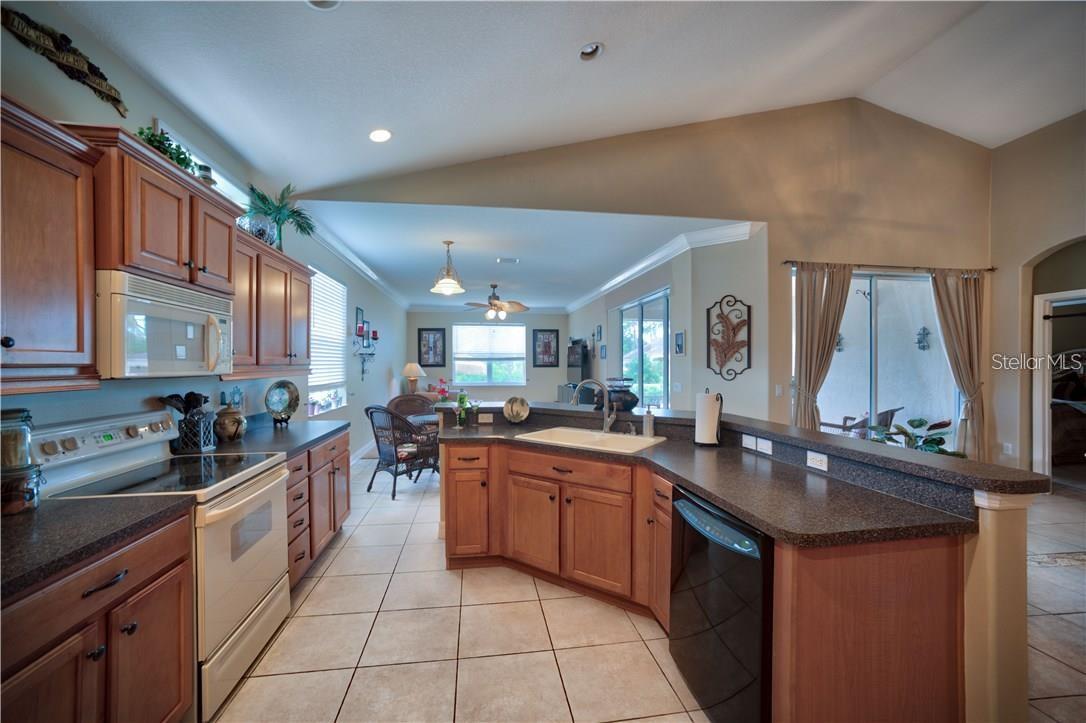 Image 7 of 31 For 6614 64th Terrace E