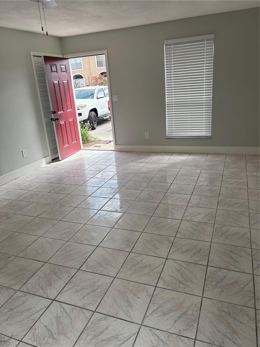 Image 3 of 11 For 610 Casa Park Court H