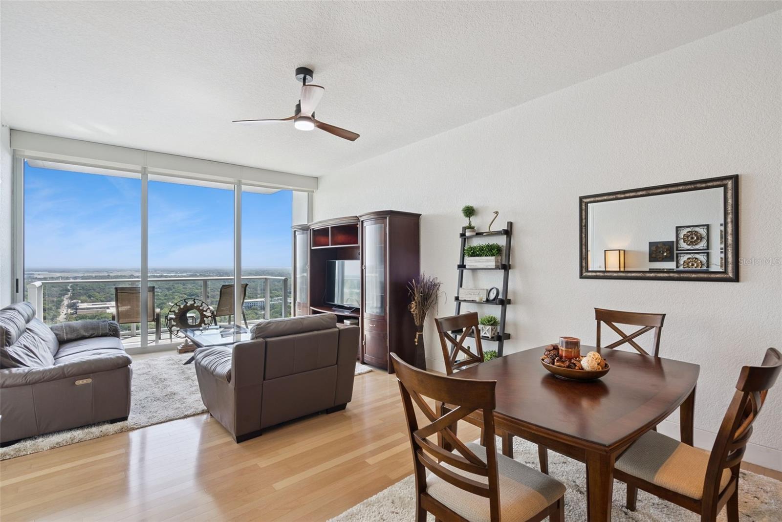 Image 11 of 77 For 150 Robinson Street 2709