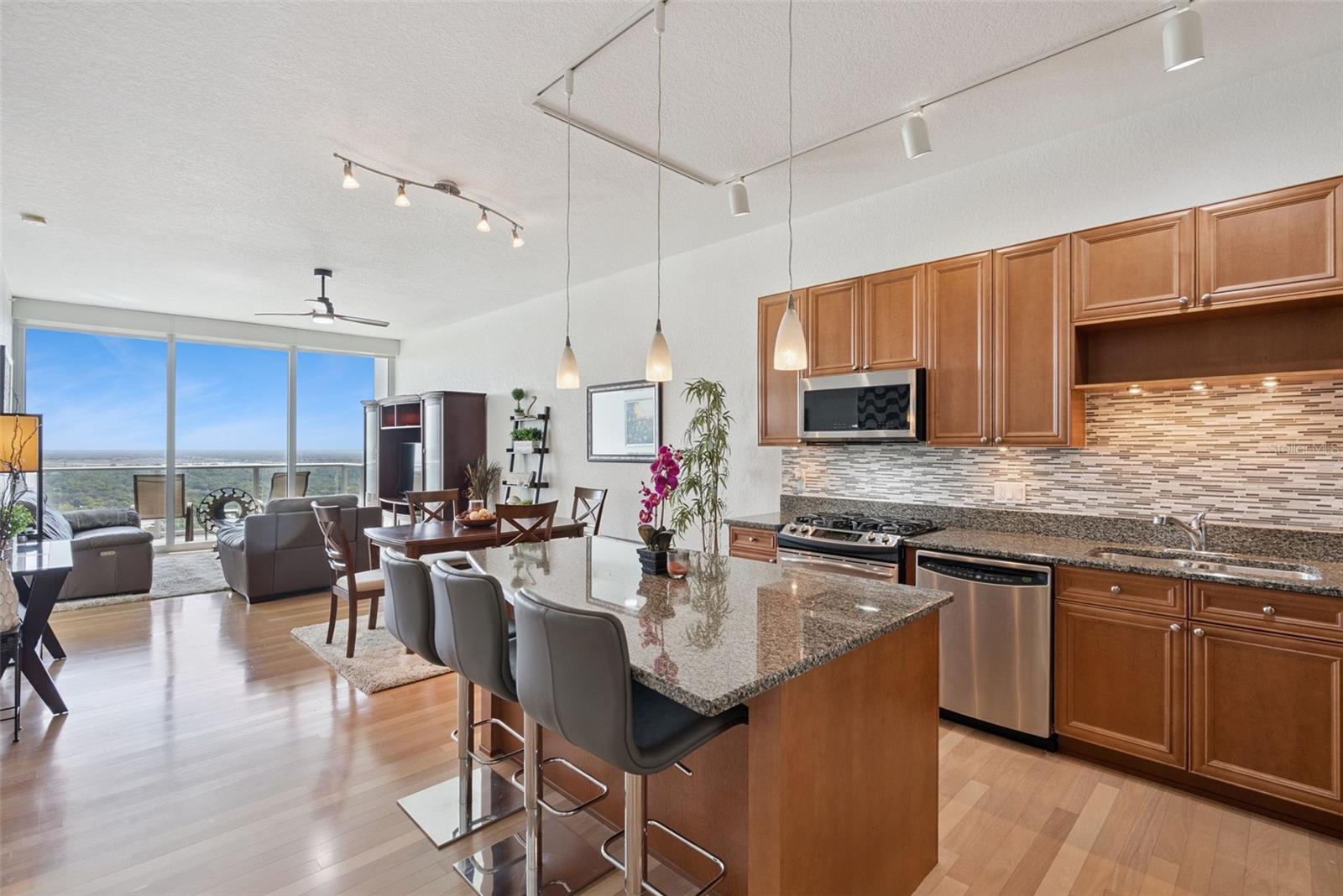 Image 12 of 77 For 150 Robinson Street 2709