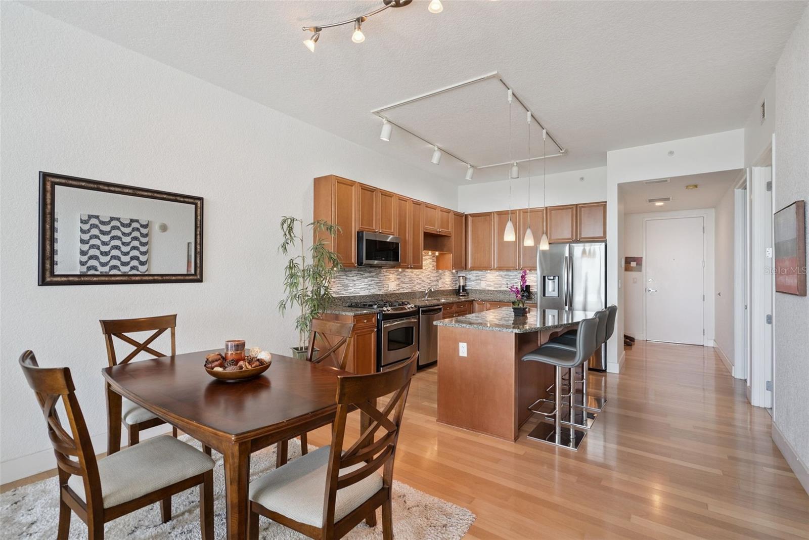 Image 13 of 77 For 150 Robinson Street 2709