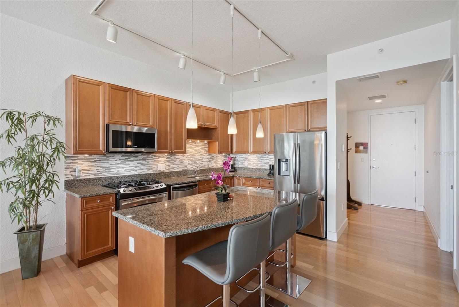 Image 15 of 77 For 150 Robinson Street 2709