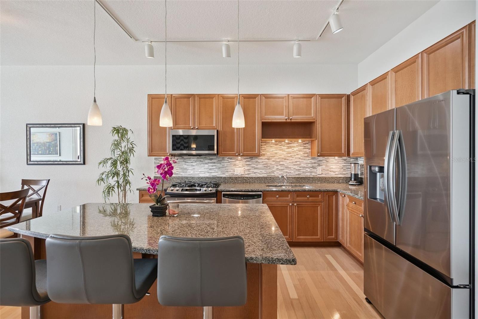 Image 16 of 77 For 150 Robinson Street 2709