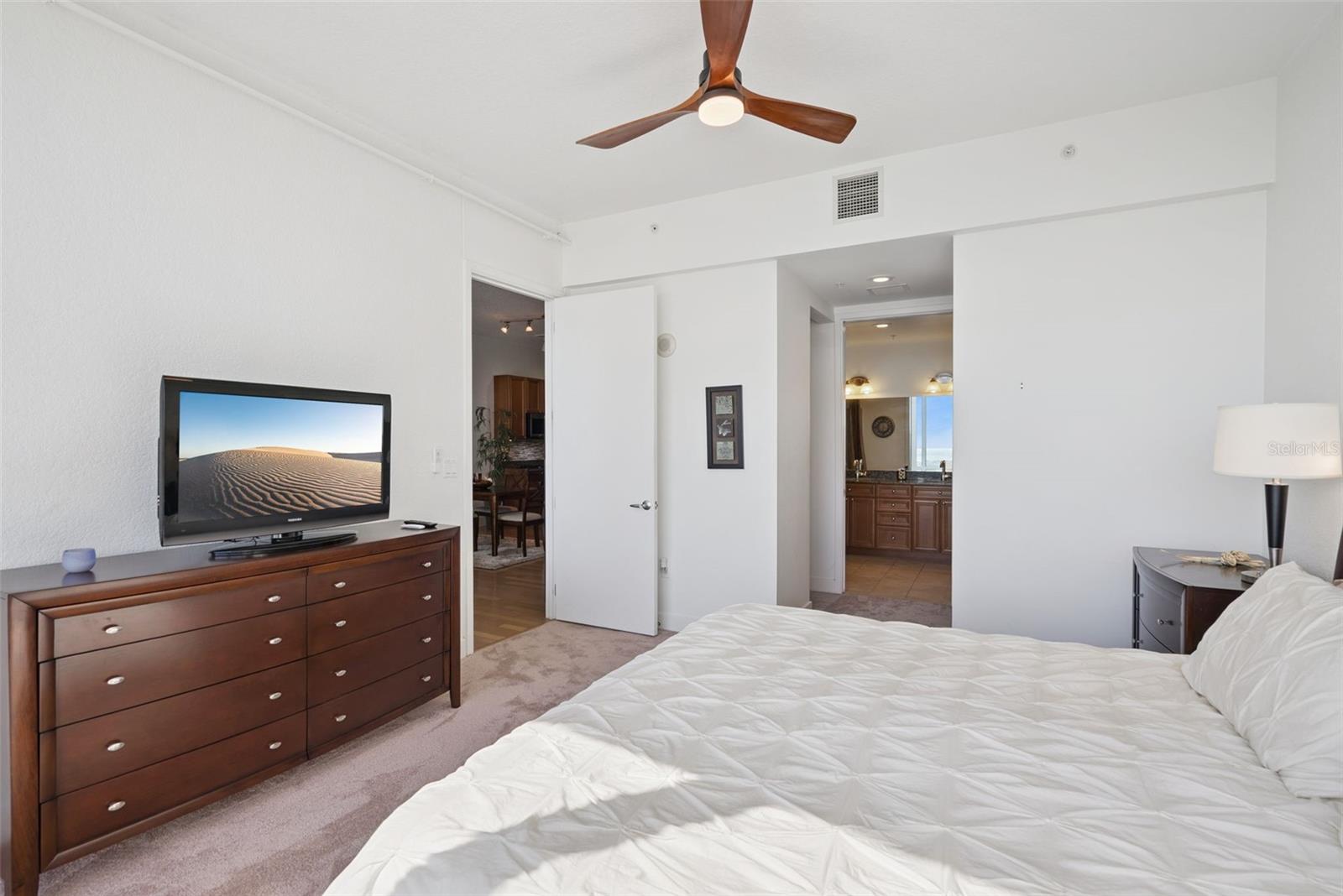 Image 18 of 77 For 150 Robinson Street 2709