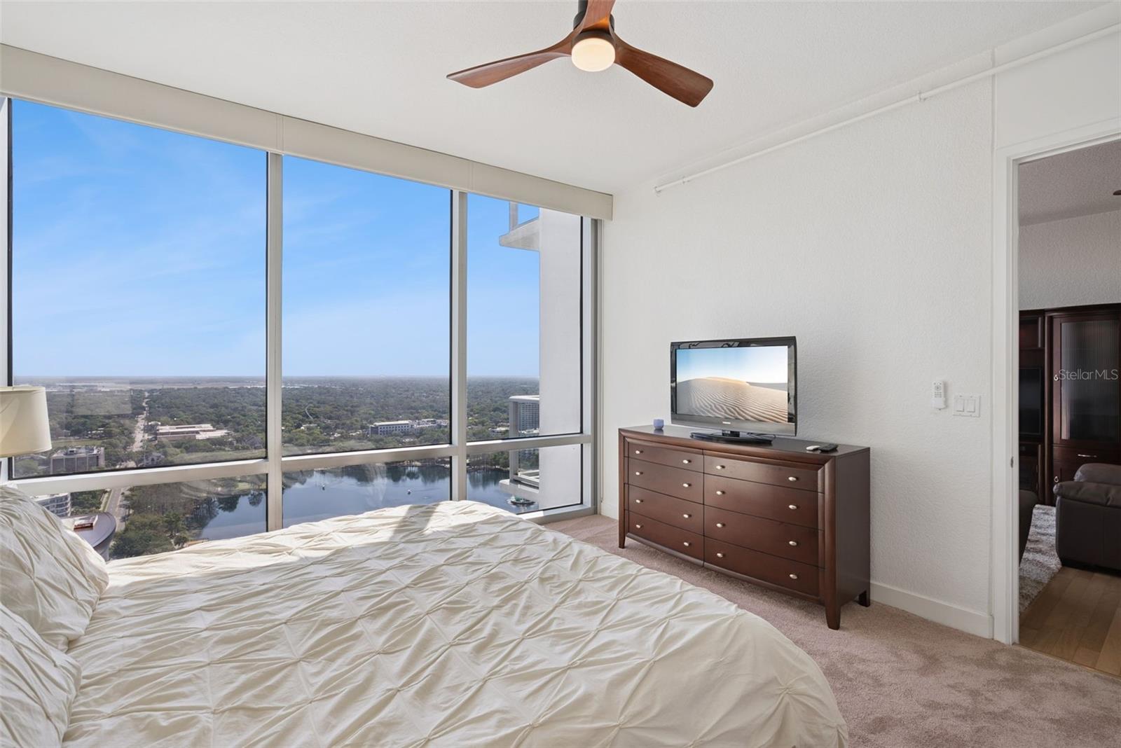 Image 19 of 77 For 150 Robinson Street 2709