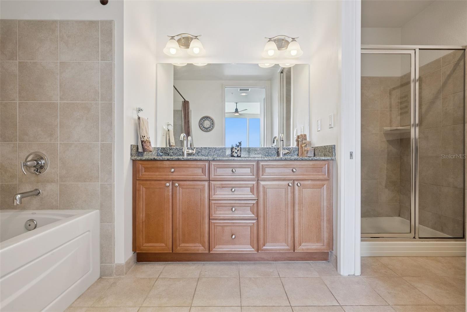 Image 23 of 77 For 150 Robinson Street 2709