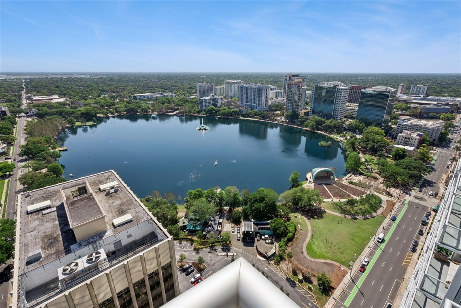 Image 32 of 77 For 150 Robinson Street 2709