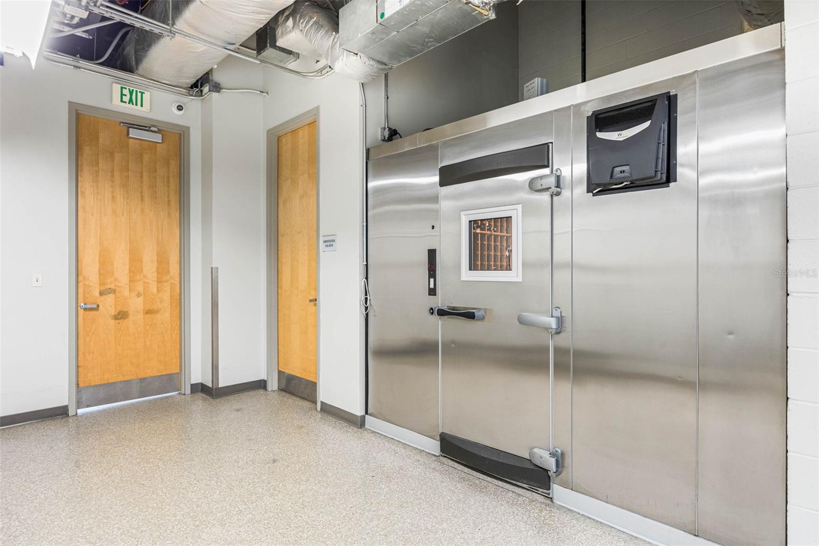 Image 53 of 77 For 150 Robinson Street 2709