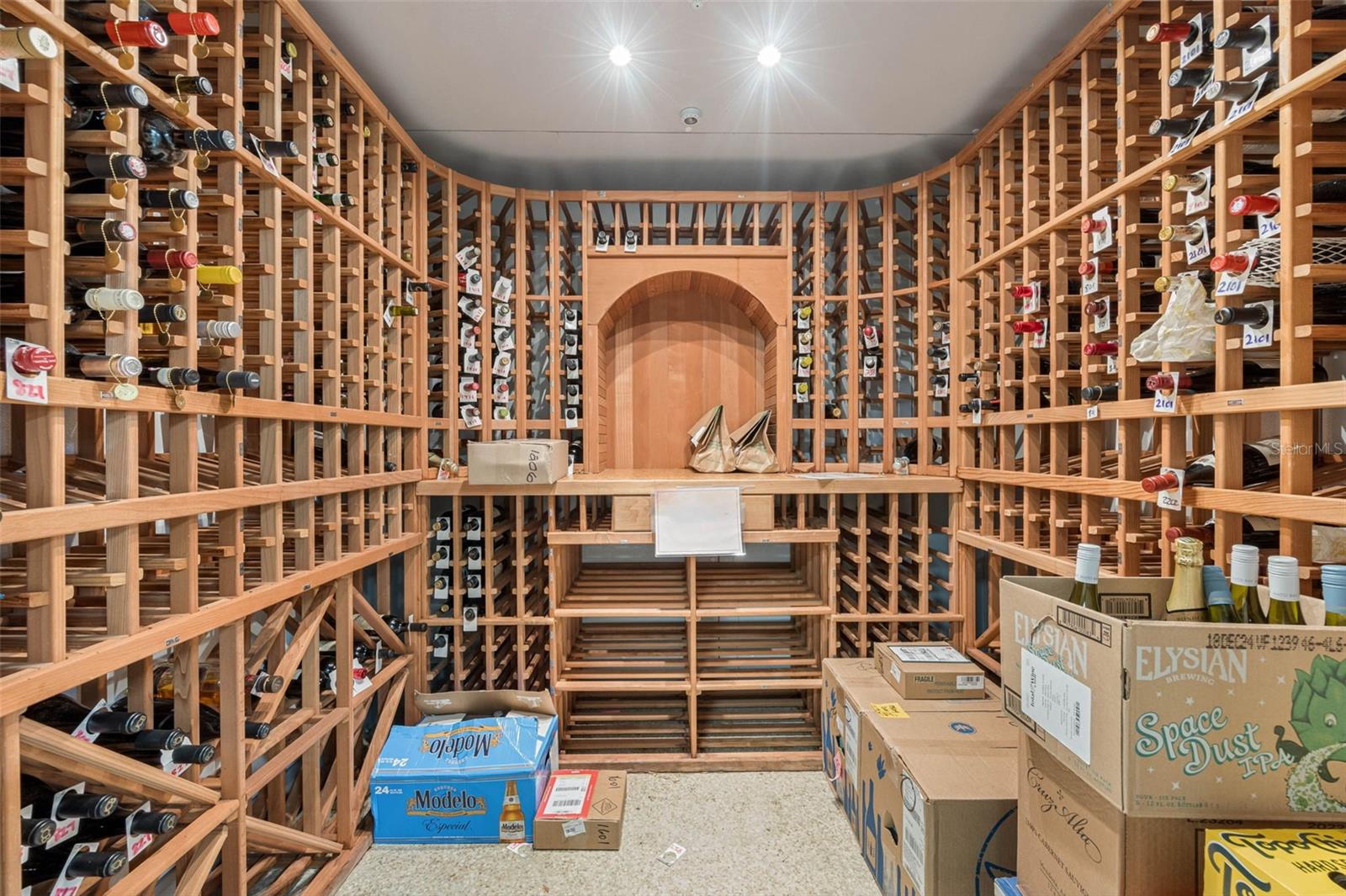 Image 54 of 77 For 150 Robinson Street 2709