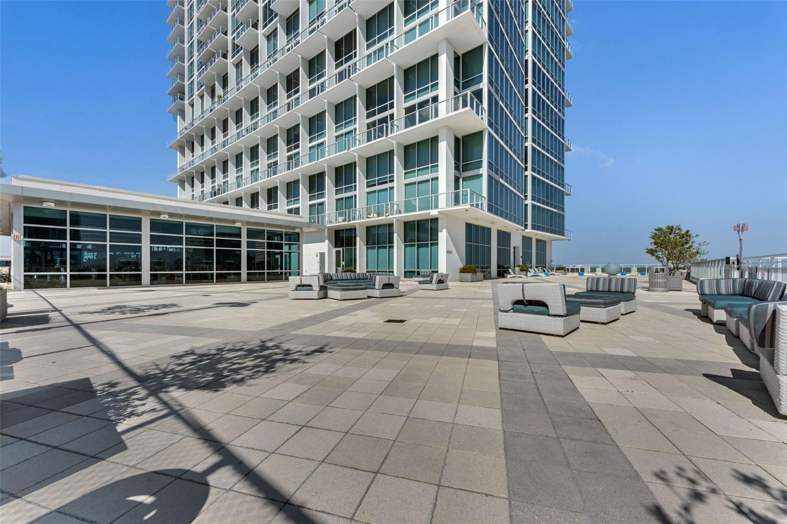 Image 55 of 77 For 150 Robinson Street 2709