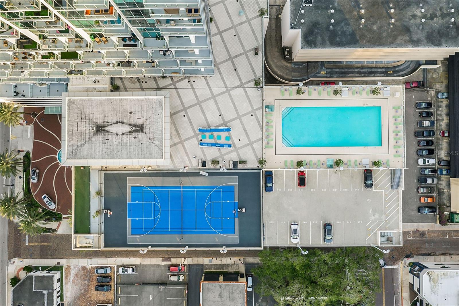 Image 67 of 77 For 150 Robinson Street 2709