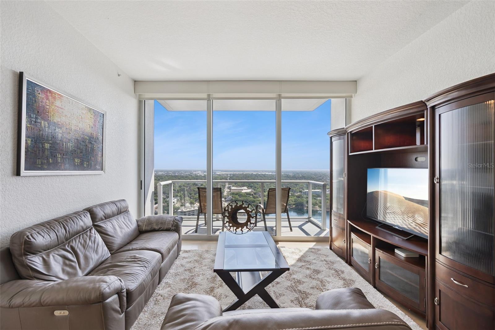 Image 8 of 77 For 150 Robinson Street 2709