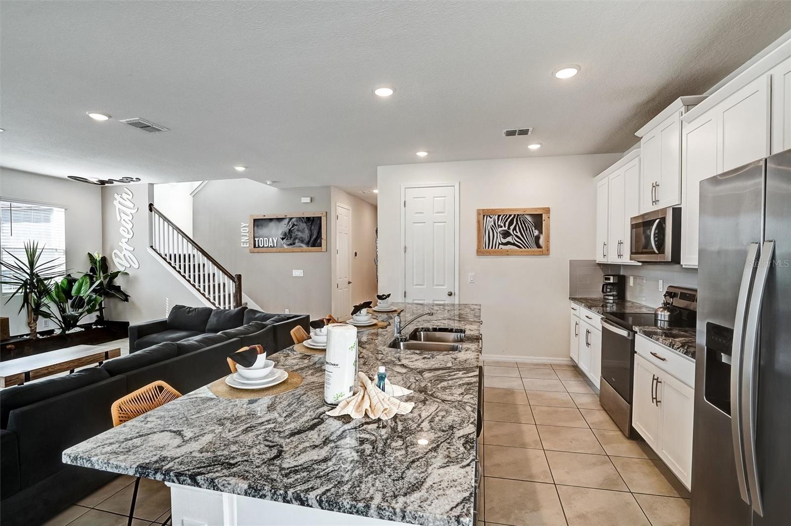 Image 12 of 40 For 8918 Tropical Haven Court