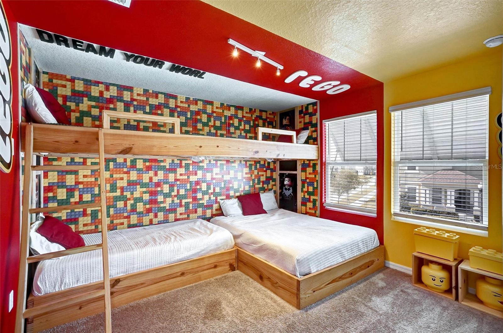 Image 13 of 40 For 8918 Tropical Haven Court